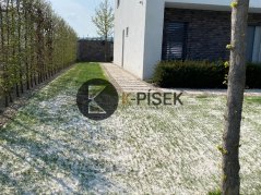 Křemičitý písek do trávníku - volně ložený