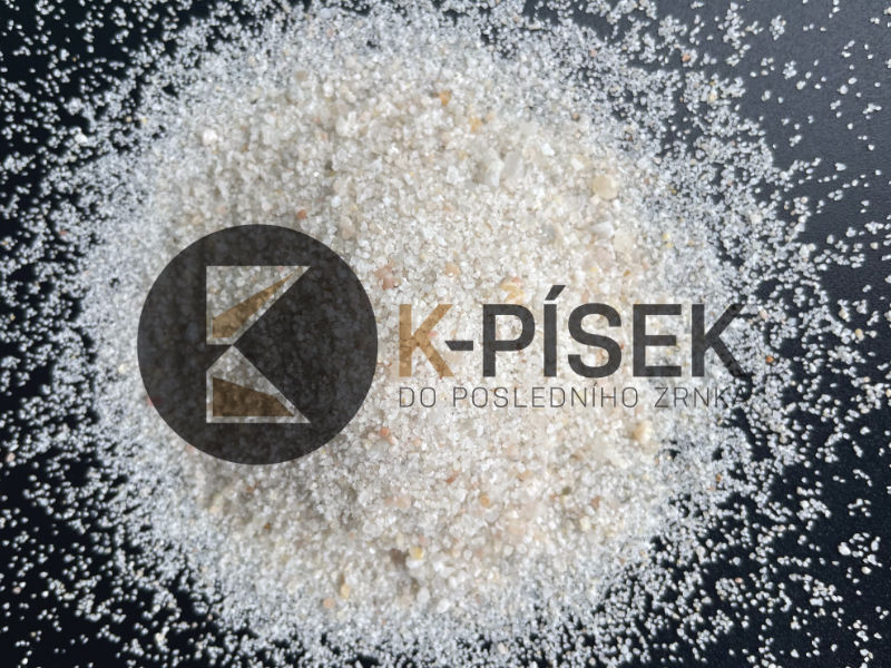 Křemičitý písek pro přírodní travnaté povrchy 0,3 - 3,0 mm (25kg pytle)