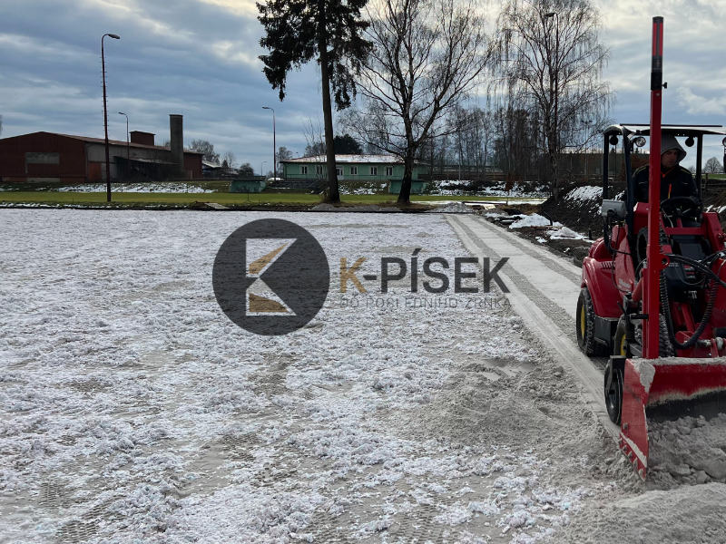 Křemičitý písek pro jízdárny (vlhký, volně ložený)
